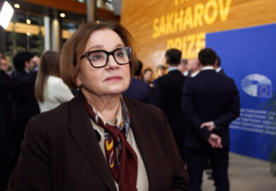 Komisja Europejska proponuje łagodniejsze wymogi dla sektora motoryzacyjnego. Chce ratować jego konkurencyjność